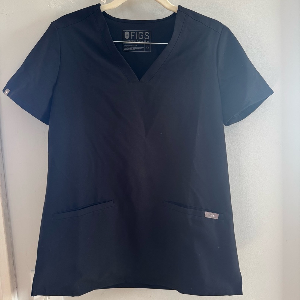 FIGS Women’s XS black scrub top